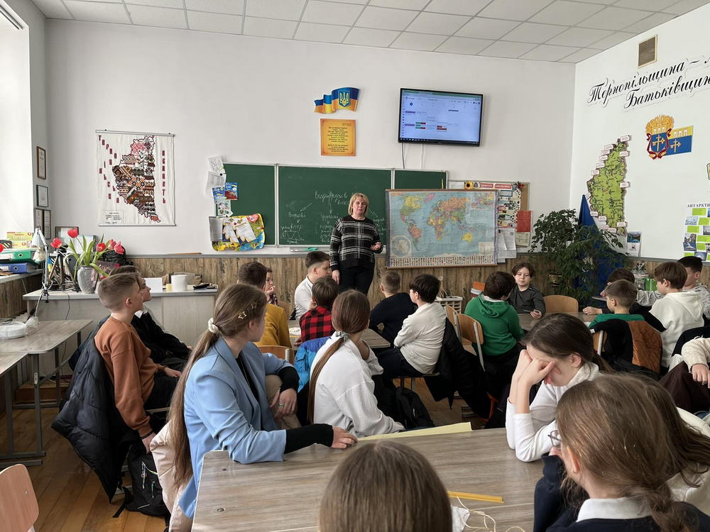 Заняття з елементами тренінгу «Взаємодія. Команда. Праця (team building)»