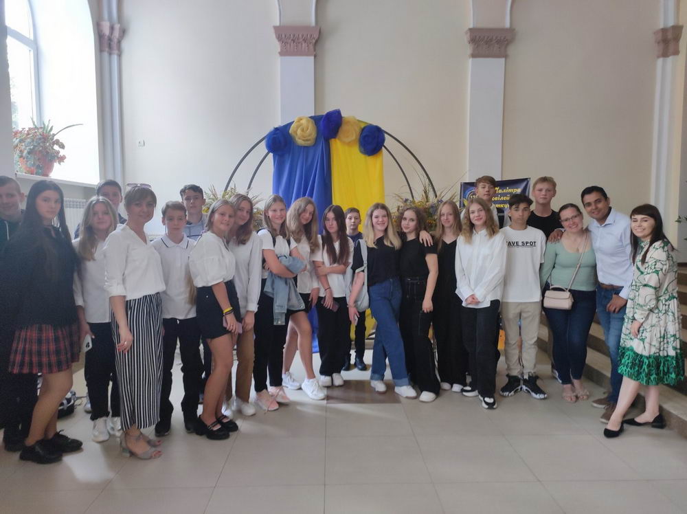Привіт, світе! Я – Україна. Розмова про Україну та українців