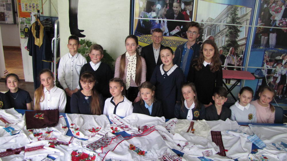 Вишиванка дітям із зони АТО