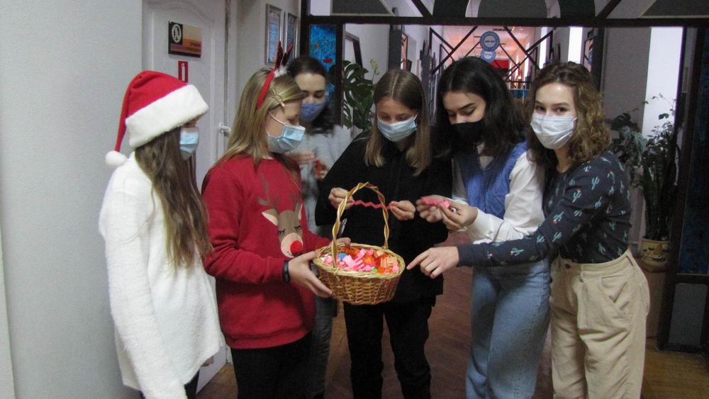 З Новим  роком та Різдвом!