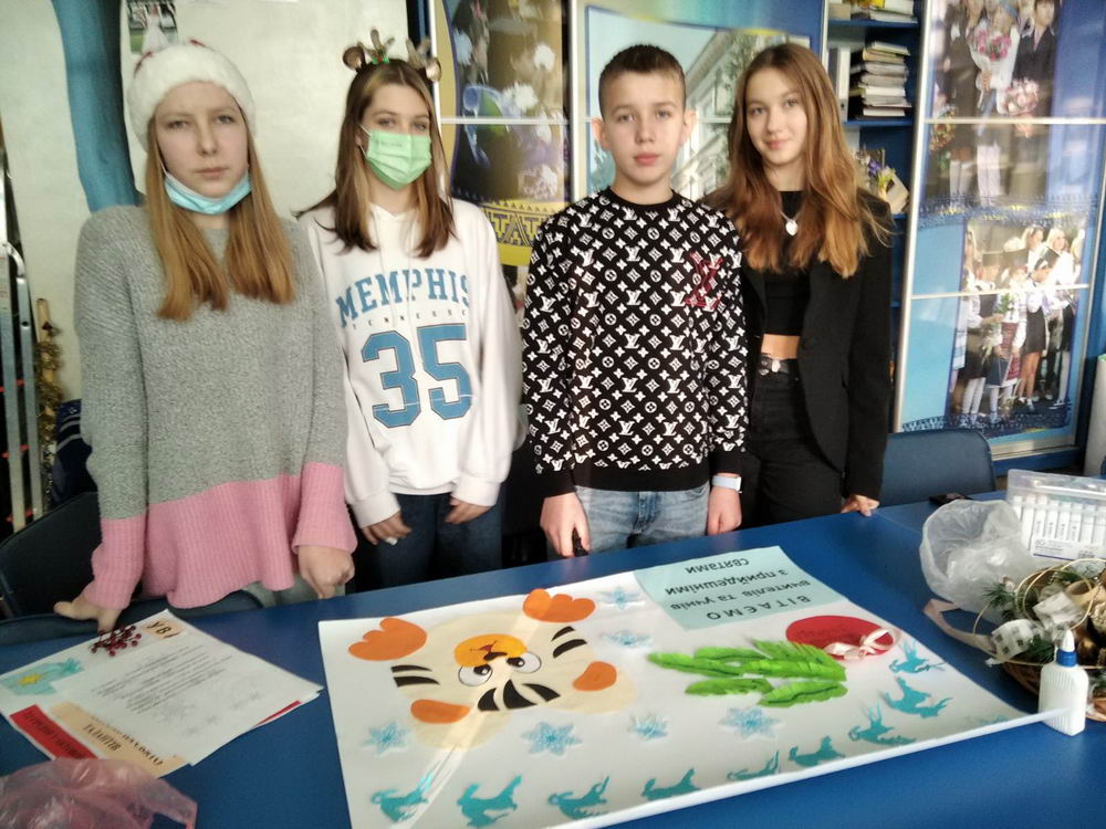 Випуск святкової газети для вчителів та гімназистів